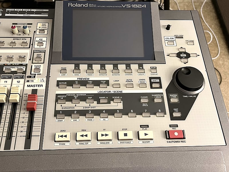 Roland VS-1824CD 24-Bit Digital Studio Workstation