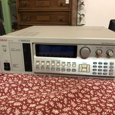 Akai S3200 MIDI Stereo Digital Sampler 1992 - White