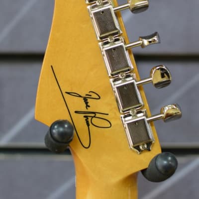 Fender Artist Dave Murray Stratocaster 2-Colour Sunburst Electric Guitar & Deluxe Gig Bag B Stock image 5