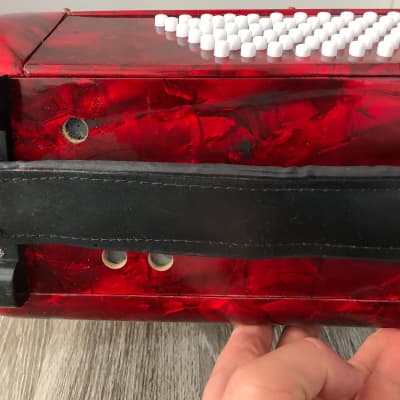 Hohner 1305-RED 72 Bass Entry Level 97-Key Piano Accordion image 4