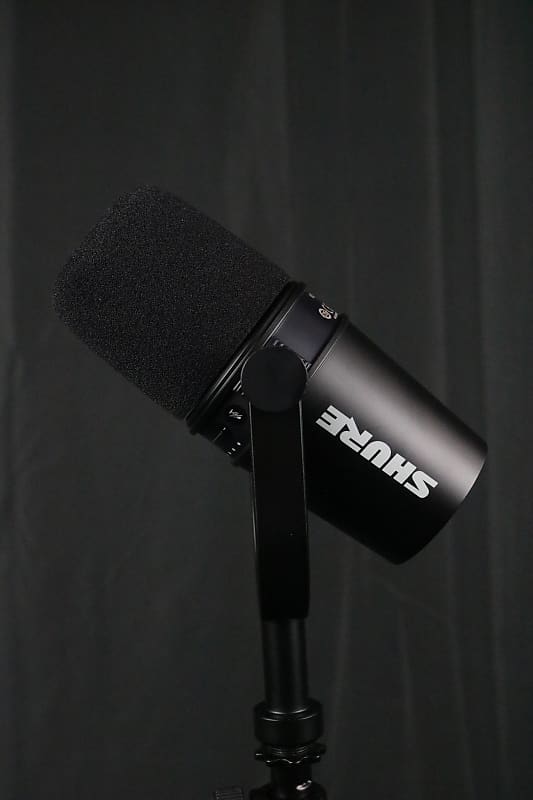 Shure MV7 Dynamic USB Podcast Microphone 2020 Black image 1