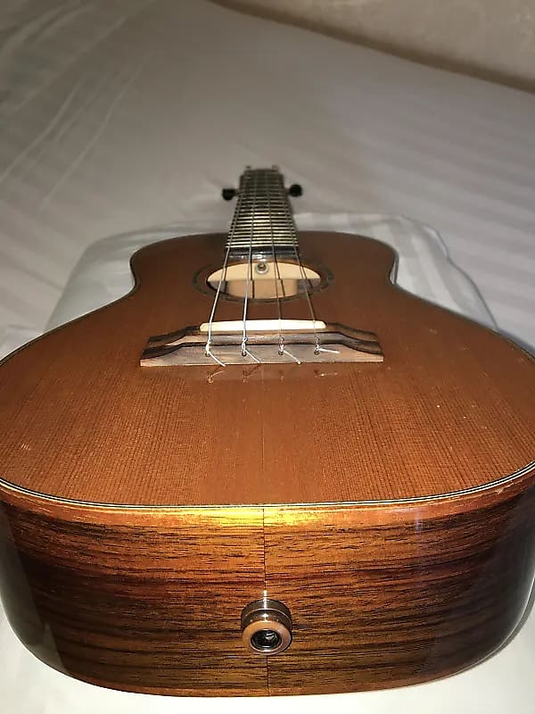 The Ukulele Site | Pono Pro Classic Spruce/Rosewood Baritone