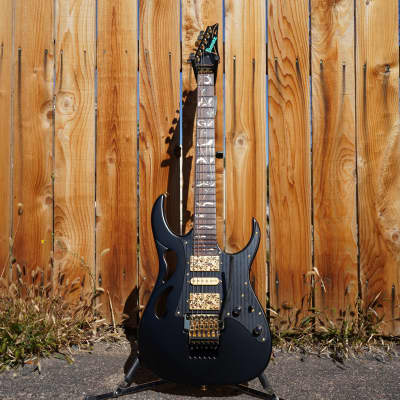 Ibanez Steve Vai PIA3761 Onyx Black 6-String Electric Guitar w/ Hardshell Case (2021) image 2