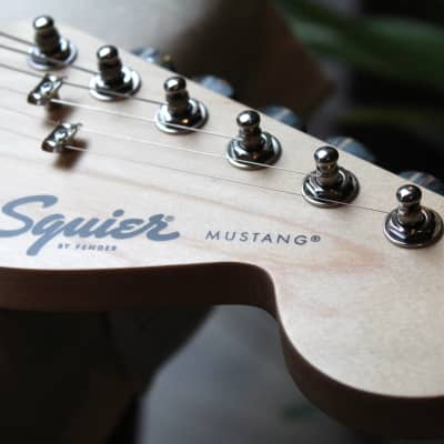 SQUIER "Sonic Mustang HH, Flash Pink , Maple" 2, 9 KG by FENDER image 7