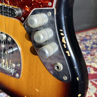 + Video Fender 2014 Kurt Cobain Roadworn Jaguar Sunburst Guitar + Case + Book - Nirvana image 12