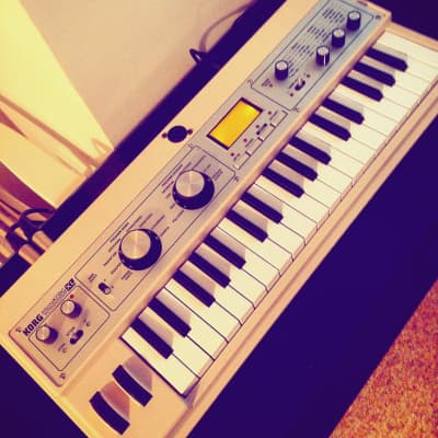 Korg MicroKORG XL 37-Key Synthesizer/Vocoder 2010s - Beige