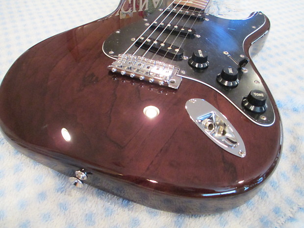 Fender Japan '71 Reissue Stratocaster Ash (Walnut Stain) (2013)