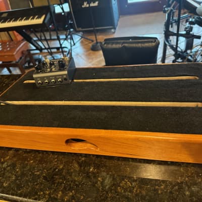 Ruach Carnaby Size 3 Large 13" X 24" Wood Pedal Board with I-Spot Truetone CS7 Power Supply Included 2020 Cherry image 8
