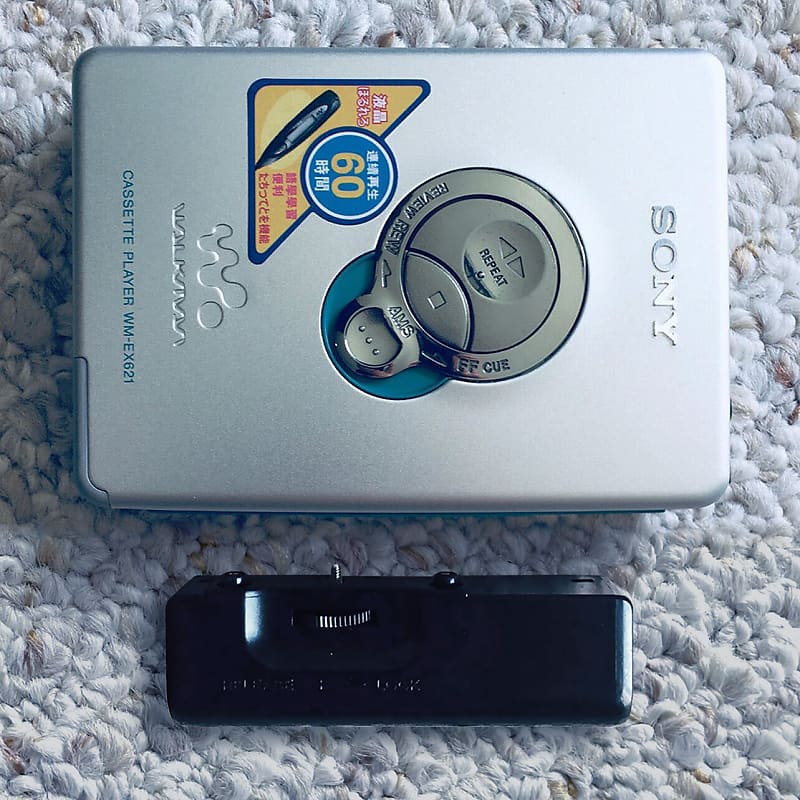 Sony WM-EX621 Walkman Cassette Player, Beautiful Silver Shape ! Tested & Working ! image 1
