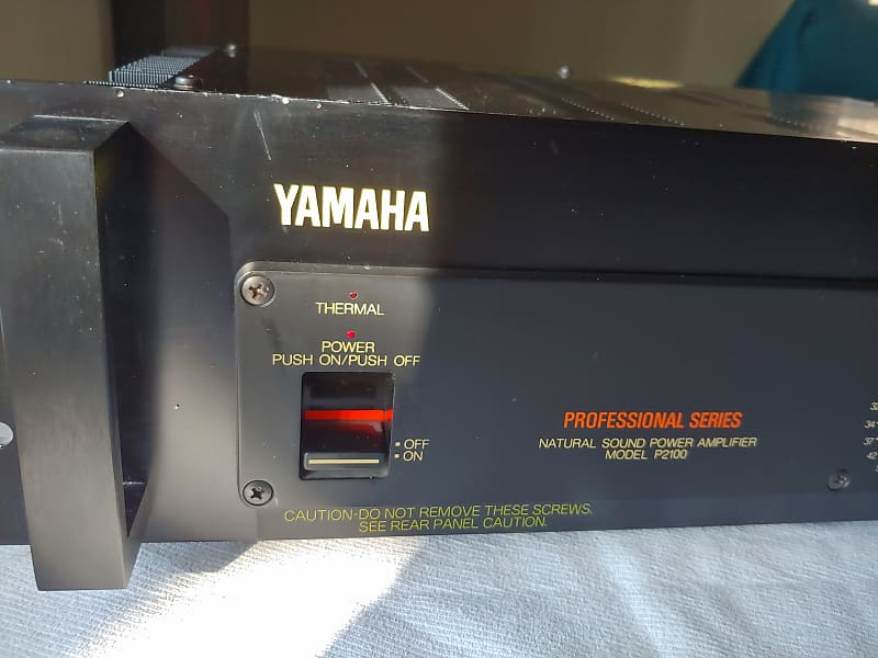 Yamaha P2100 Professional Series Natural Sound Power Amplifier