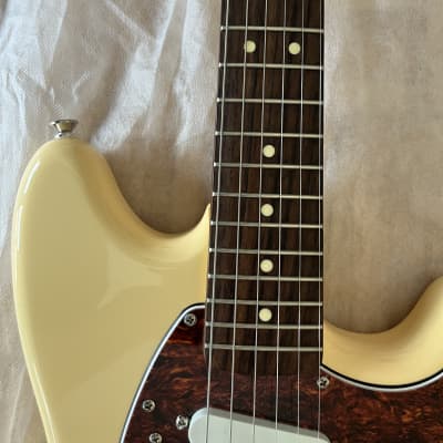 Squier Vintage Modified Mustang with Rosewood Fretboard 2014 - 2017 - Vintage White image 3