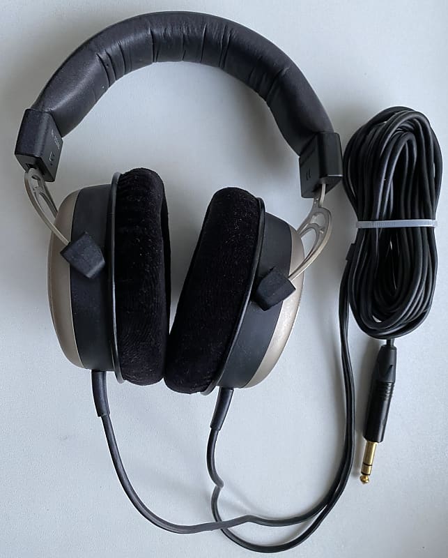 Beyerdynamic T1 1st Generation with Carrying Case | Reverb
