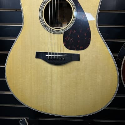 Yamaha LL16 ARE Jumbo Acoustic Guitar 2022- Natural w/ Case image 2