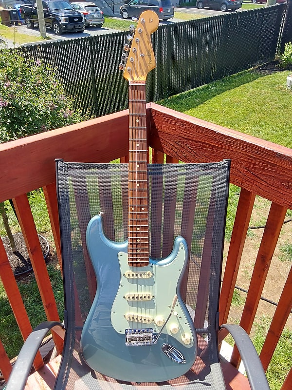 Fender Vintera '60s Stratocaster | Reverb Canada