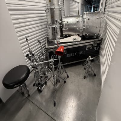 Frank Ferrer's Guns 'n' Roses, Steven Adler "Not In This Lifetime" Tour, DW Collectors 2010s - Silver Sparkle Lacquer. Complete Set! Signed by Whole Band!! image 18