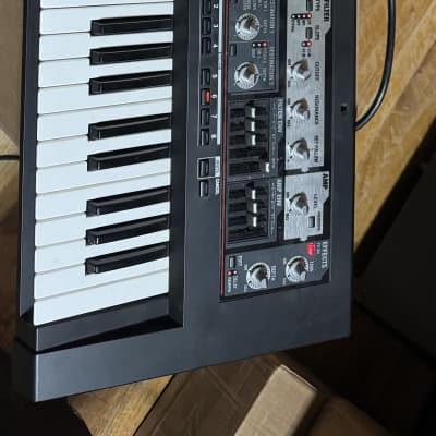Roland SH-201 49-Key Synthesizer with PSU