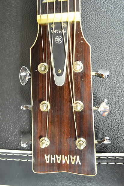 Yamaha FG-300 solid top rosewood back & sides red label