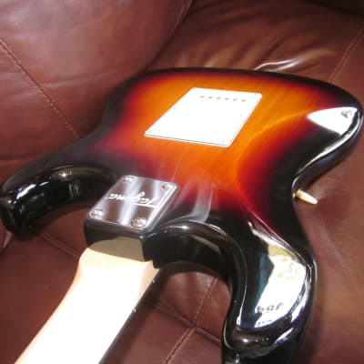 Tagima "S" Style TW Series Electric Guitar Left-Handed LHTG-500-SB-DF/MG - Gloss Sunburst w/ FREE Musedo T-2 Tuner! image 4