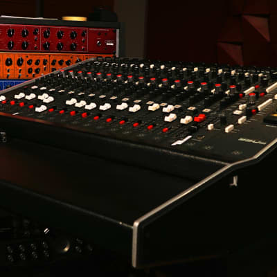 Harrison console 950 M 16 frame full 2011 16 Mic pre, 16 chnn, 16 eq modules, center section complete image 4