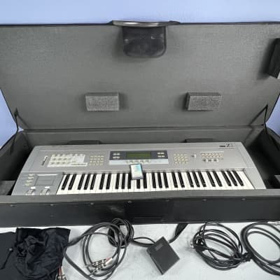 Korg Z1 MOS Expanded 18 Voice + Card + Case and extras