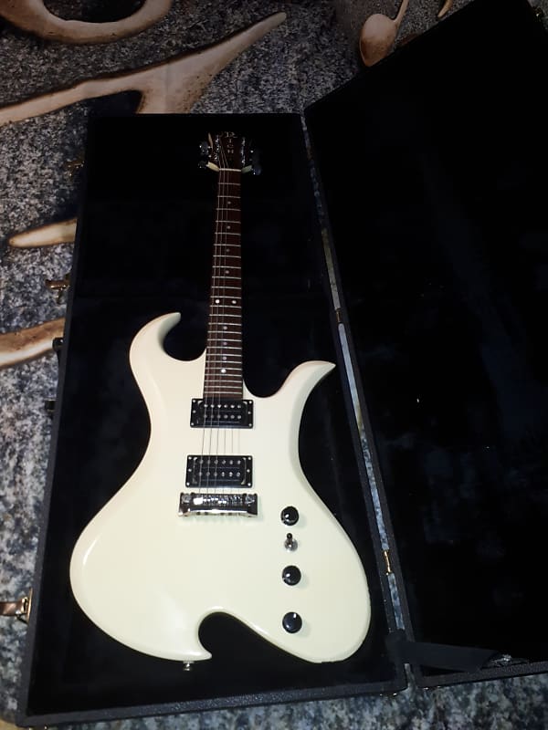 B.C. Rich WAVE 1983 - Vintage Ivory | Reverb