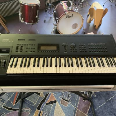Yamaha SY77 Synthesizer 1989 - Black