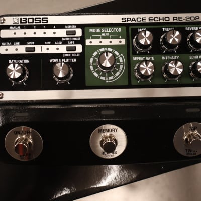 BOSS RE-202 Space Echo　ほぼ新品 Amazon.com: Boss RE-202 Space Echo Digital Delay Pedal