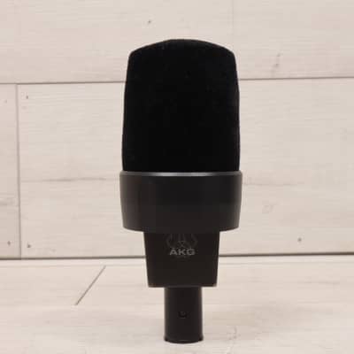 AKG C414 B ULS Large Diaphragm Multipattern Condenser Microphone