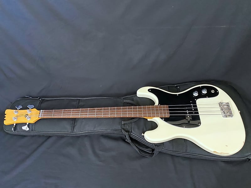 2000s Mosrite Mark II Bass in great condition RAMONES