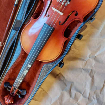 Suzuki Model 220 size 1/4 violin, Japan, 1982, with case (Bow