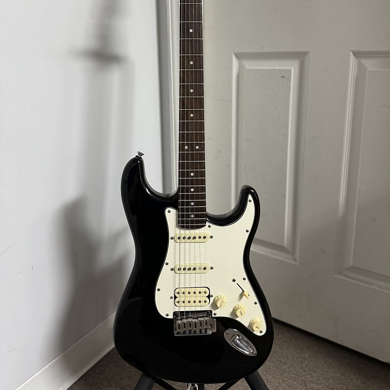 Squier stratocaster hss black outlet
