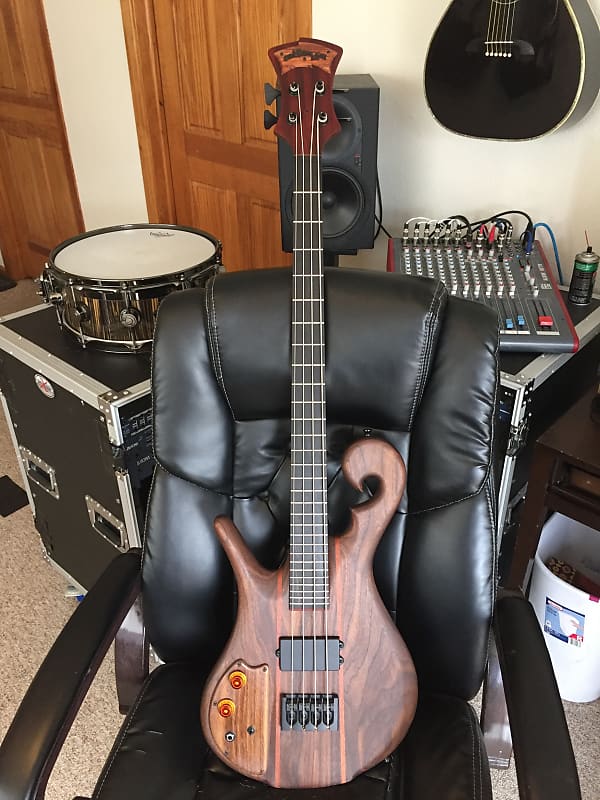 Carl Thompson Bass guitar Semi-Frills Scroll 32