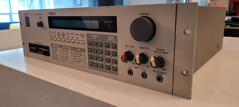 Akai S-950 Sampler | Reverb Canada