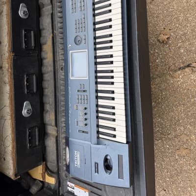 Korg Triton Extreme 76-Key 120-Voice Polyphonic Workstation 2005 - 2009 - Black