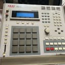 Akai MPC3000 MIDI Production Center comes with case