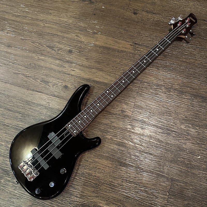 Yamaha MB-40 MotionB Electric Bass Medium Scale Black