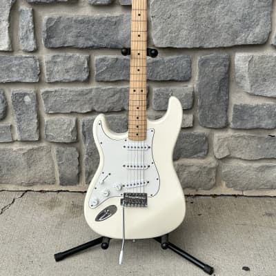 Fender Standard Stratocaster Left-Handed with Maple Fretboard 1998 - 2005 - Arctic White for sale