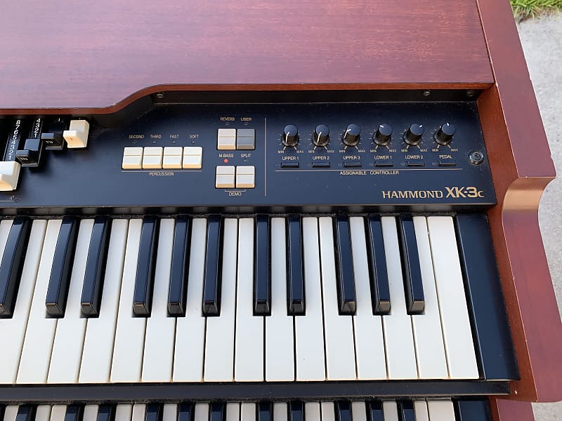 Hammond XK3c Upper and Lower Organ with Expression Pedal and Hammond XK3c Upper and Lower Organ with Expression Pedal and