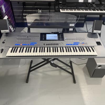 Yamaha Tyros5 76-Key Arranger Workstation Keyboard 2010s - Silver