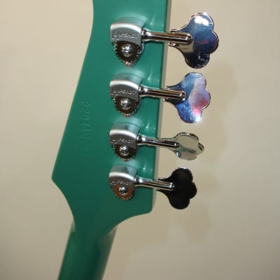 2021 Gibson Thunderbird Bass Guitar, Inverness Green w/ Non-reverse Headstock w/ Case & Candy image 10