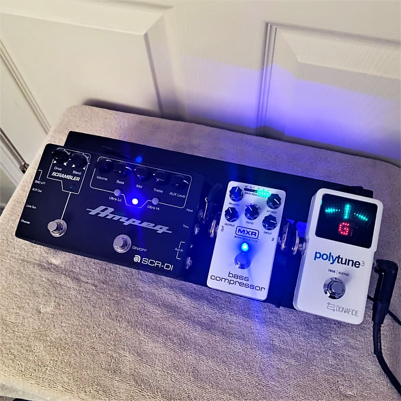 Bass Pedalboard - Ampeg SCR-DI, MXR Bass Compressor
