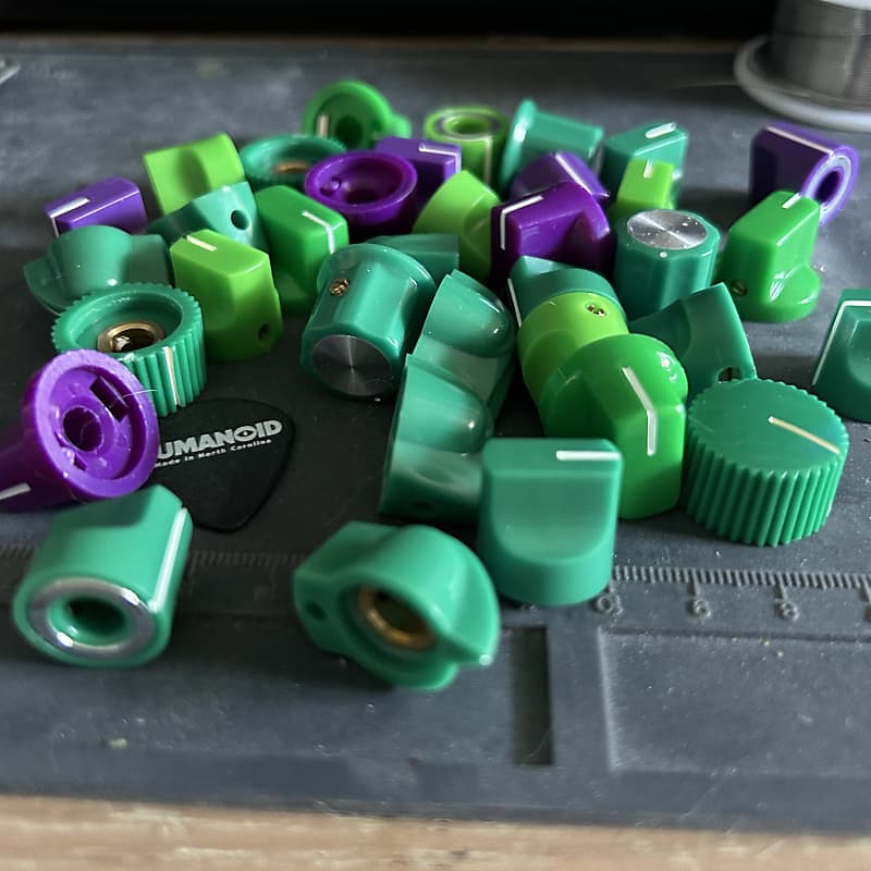 Knobs Green and purple image 1