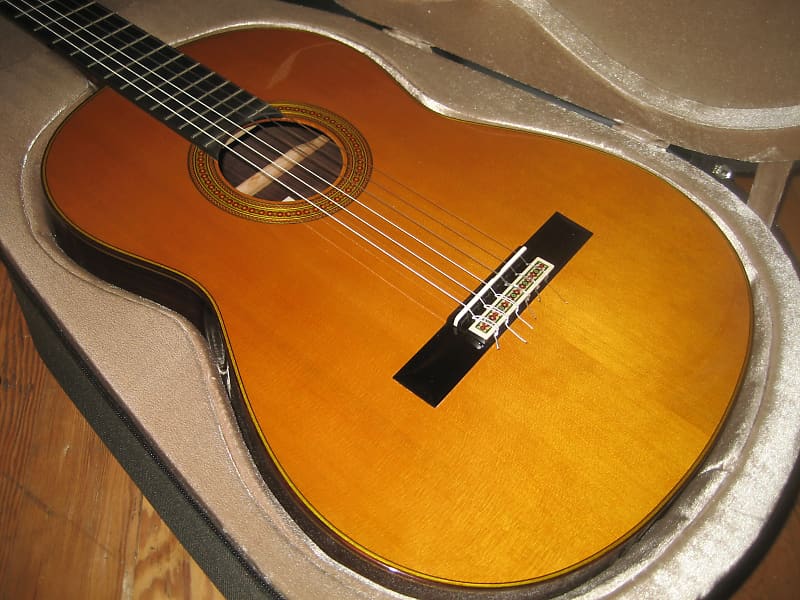 Yamaha GC 32 Classical guitar