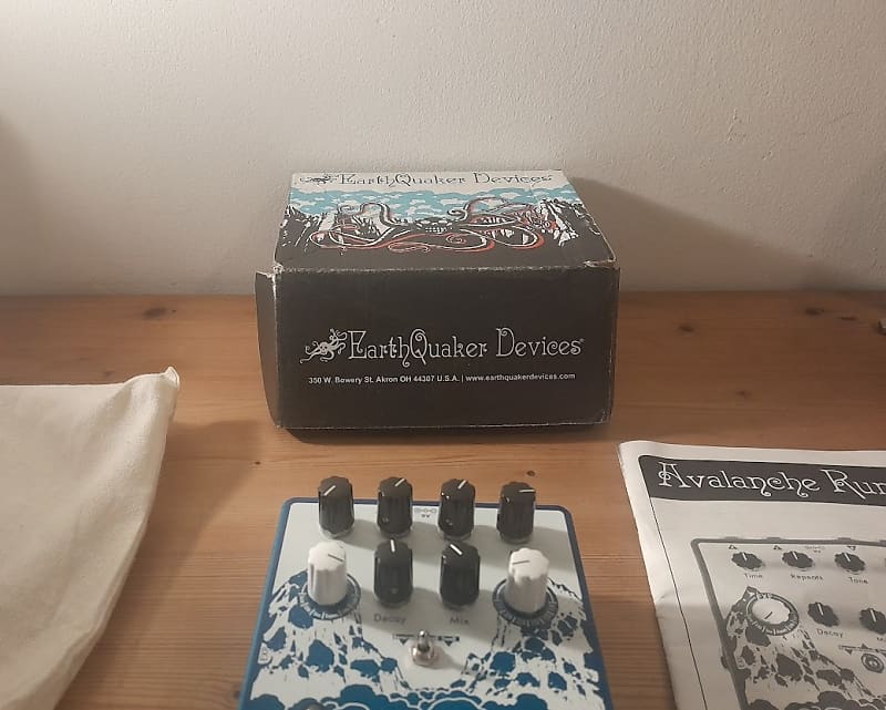 EarthQuaker Devices Avalanche Run Stereo Reverb & Delay with Tap Tempo