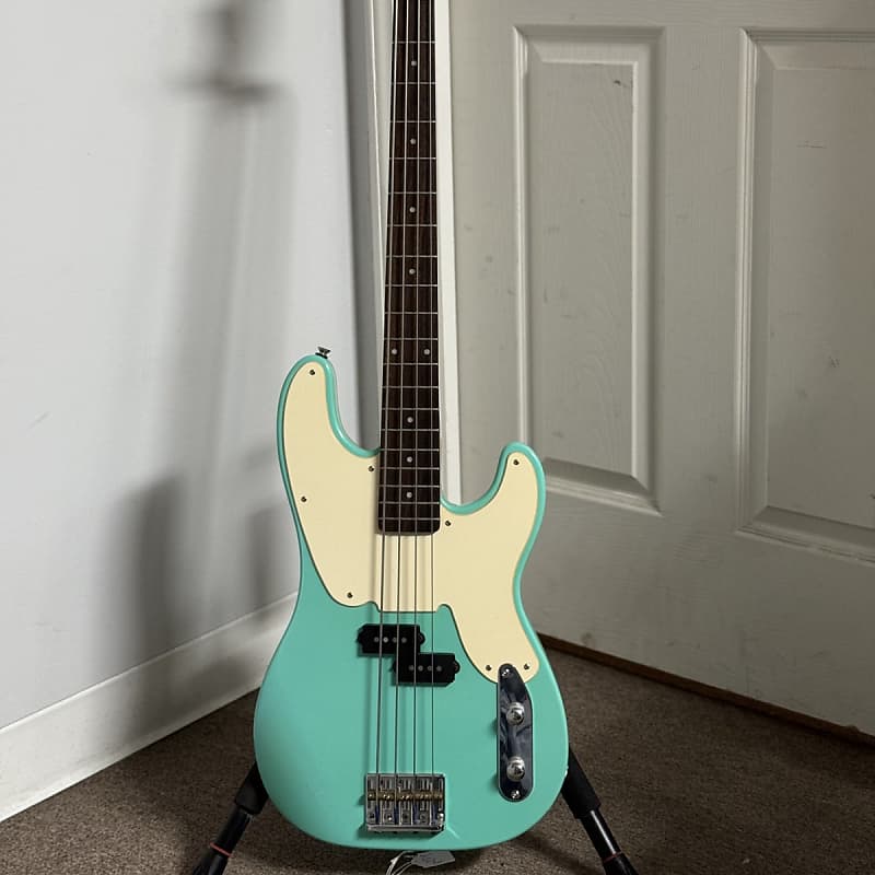 Mike dirnt deals signature bass squier