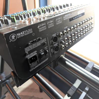 Mackie 1642VLZ4 16-Channel Mic / Line Mixer image 13