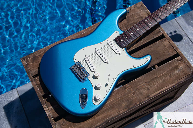 Fender Traditional II 60's Strat 2021 - Lake Placid Blue Finish - Made in  Japan