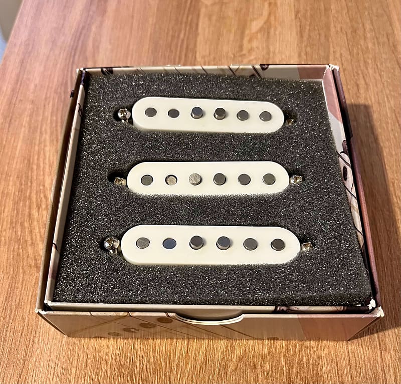 Bare Knuckle-stratocaster-mothers Milk Pickups- Parchment 