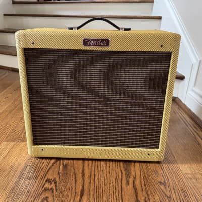 Fender Blues Junior Relic Tweed Amplifier - YouTube