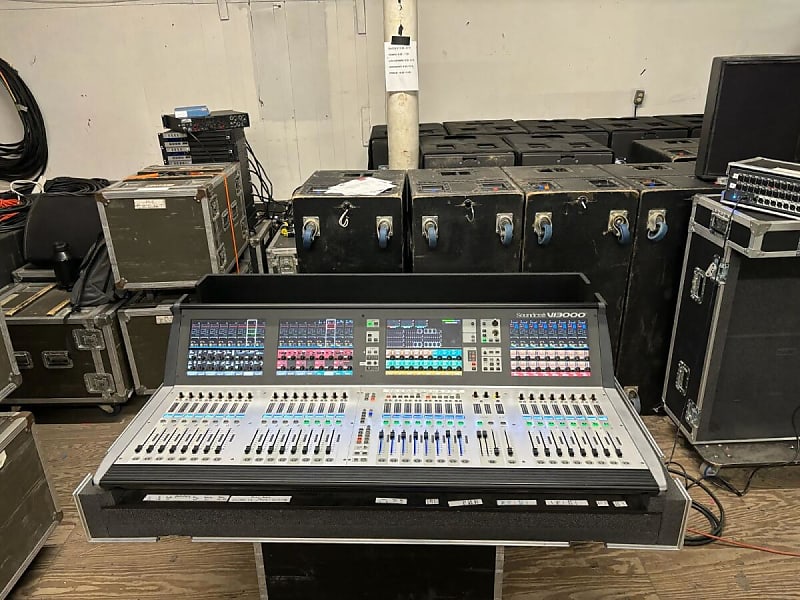 Mint Soundcraft Vi3000 Mixer W  Road Case Free Freight! 